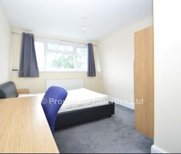 7 Bed Student Properties in Leeds - Photo 5