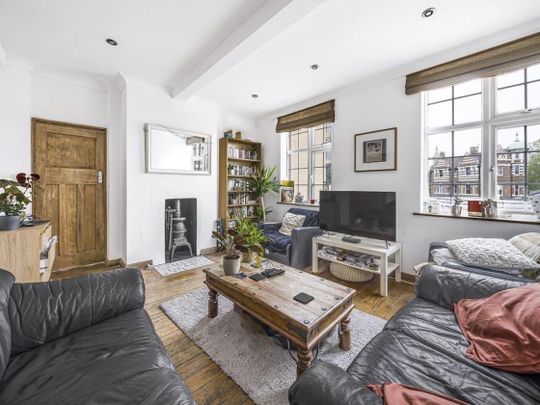3 Bed Flat, Bolton Crescent, SE5 - Photo 1