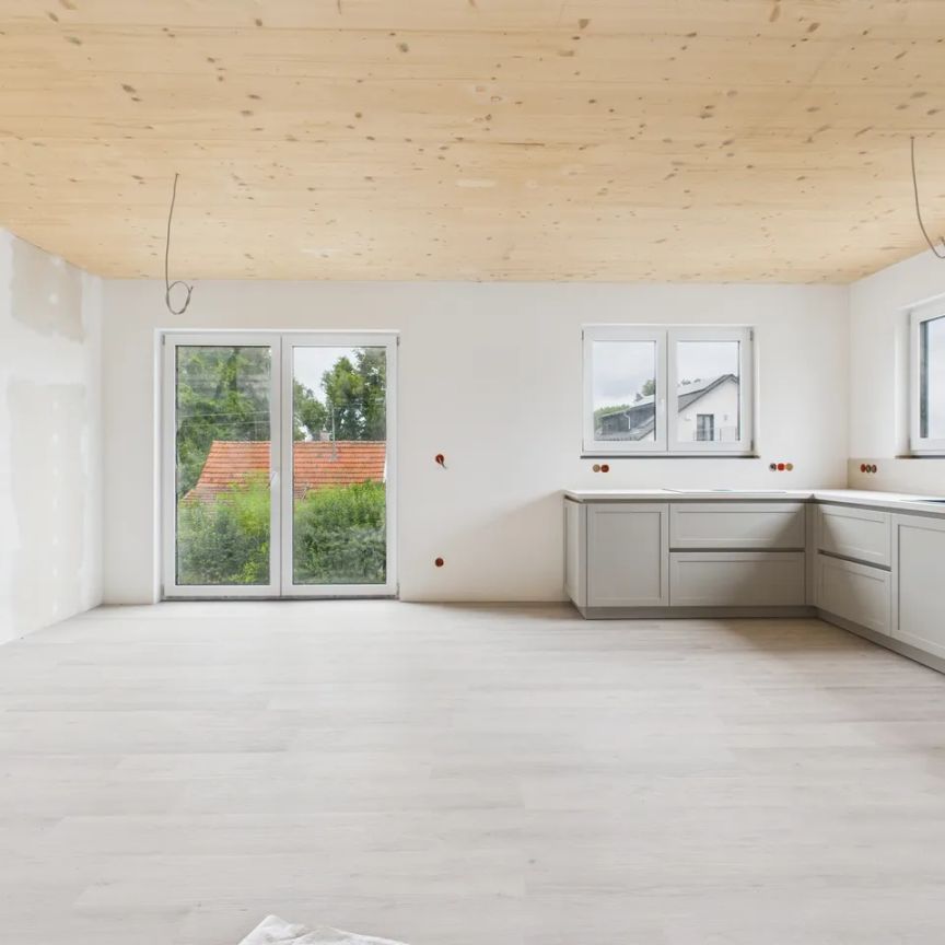 Neubau-Erstbezug in Reichertshofen! Moderne 4-ZKB-Wohnung inkl. Einbauküche und zwei Stellplätzen! - Photo 1