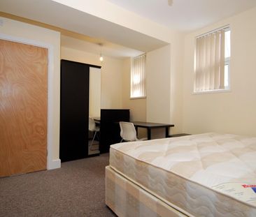 Woodland Terrace, Flat 2, Plymouth - Photo 2