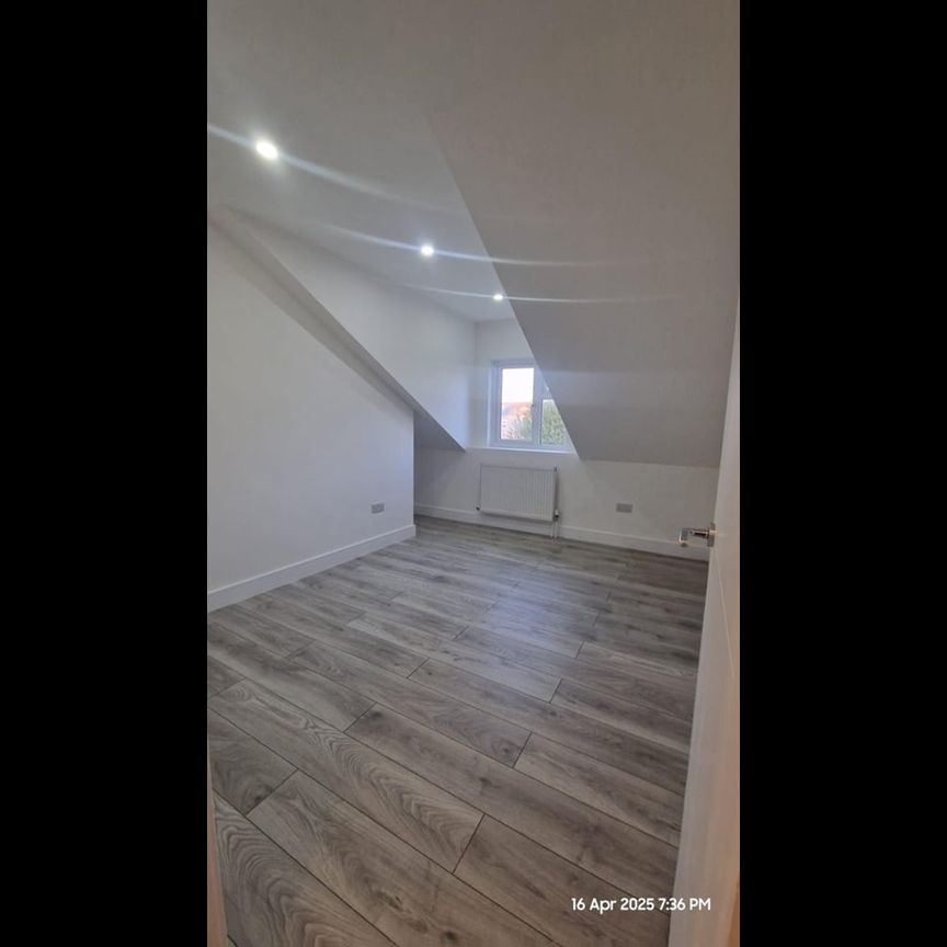 Studio Flat, Whitehorse Road, CR0 - Photo 1