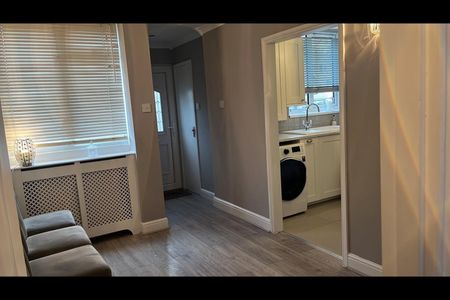 2 Bed Terraced House, Dunston Road, SW11 - Photo 3