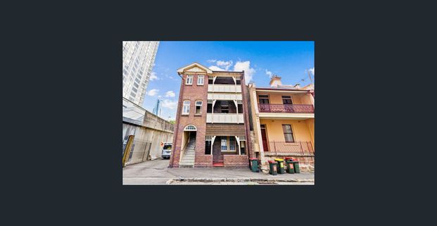 Fully Furnished 2 Bedroom Apartment with a Stunning Roof Top Terrace - Photo 1