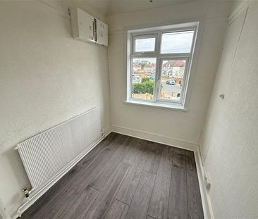 4 bedroom semi-detached house to rent - Photo 3