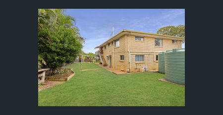 Dual Living Family Home with Air Conditioning In Quiet Cul-De-Sac! - Photo 5