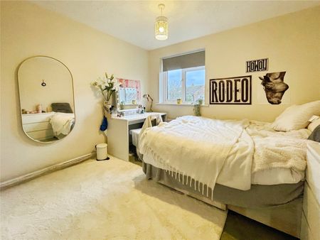 Nightingale Shott, Egham, Surrey, TW20 9SU - Photo 3