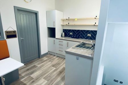 1 bedroom in a house share to rent - Photo 5