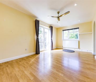 Ladybank, Bracknell Ladybank, Bracknell - Photo 2