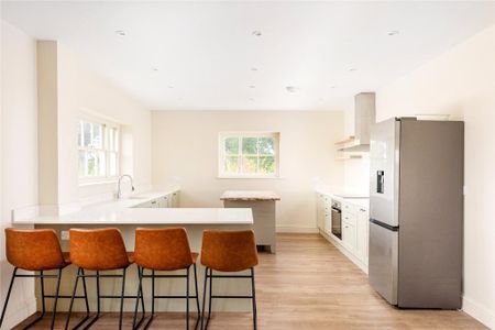 4 bedroom detached house to rent - Photo 2