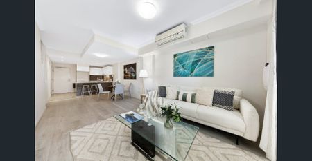 Light-Filled Dual-Level Townhouse Style Apartment - Photo 3