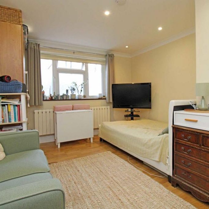 Studio to rent - Photo 2