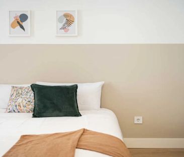 Room in a shared 16-bedroom apartment for rent in Sol, all bills included - Photo 6