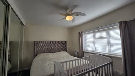 Southern Cottages, Surrey, TW19 - Photo 3