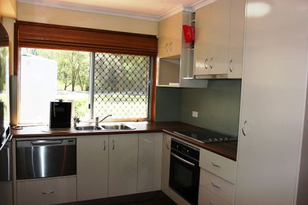 16 Air Force Road, Helidon - Photo 2