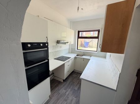 3 bed Terraced - To Let - Photo 4