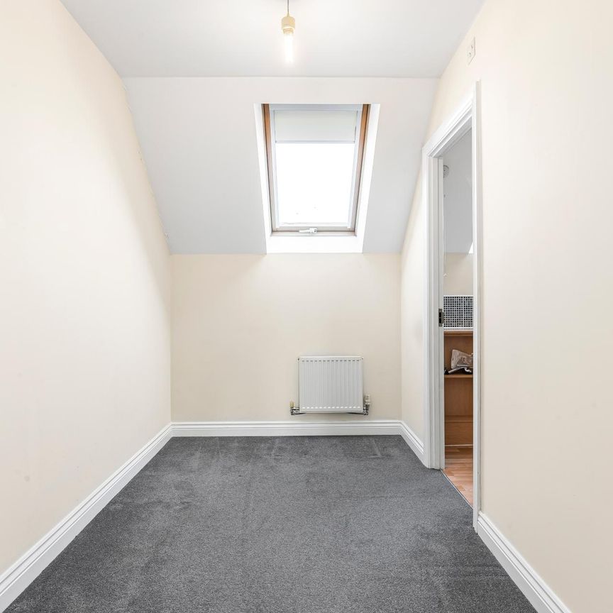 King Edward Avenue - Photo 1