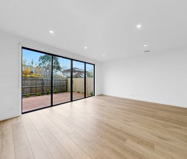 Brand New Townhouse- 4 Bedrooms 4 Ensuites - Photo 2