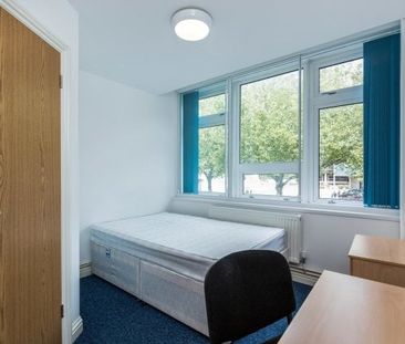 Jassi Halls, Portsmouth - Photo 1