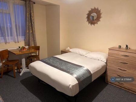 Studio to rent - Photo 5