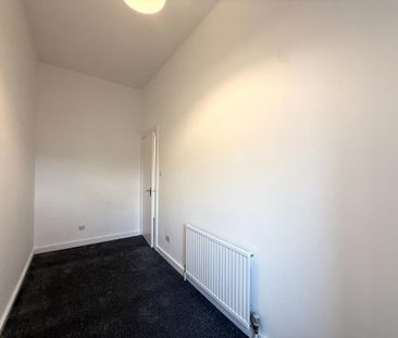 3 bedroom flat to rent - Photo 2