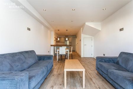 4 bedroom terraced house to rent - Photo 2