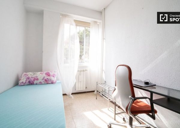 Calle de Valderrey, Madrid, Community of Madrid 28035