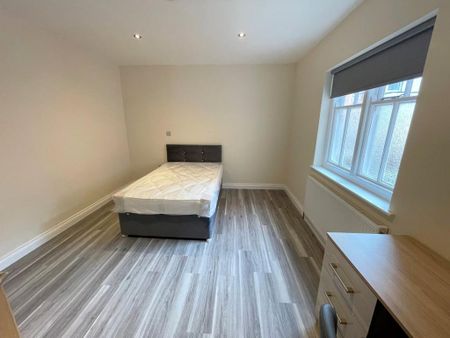 Semi detached house to rent - Photo 5