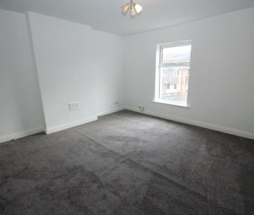 2 bedroom end of terrace house to rent - Photo 5