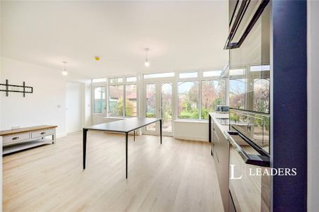 1 bedroom in a house share to rent - Photo 5