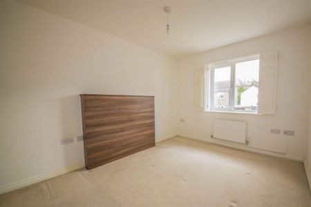 3 bed House - End Terrace To Let - Photo 2