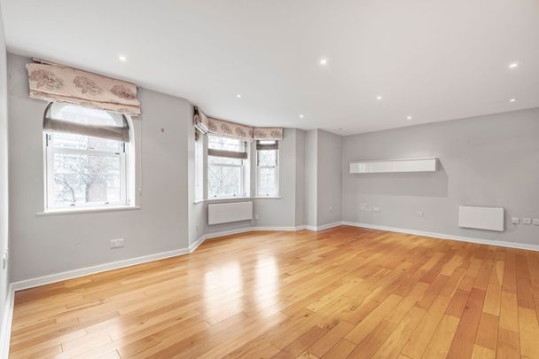 Wendle Square, Battersea, London, SW11 - Photo 1