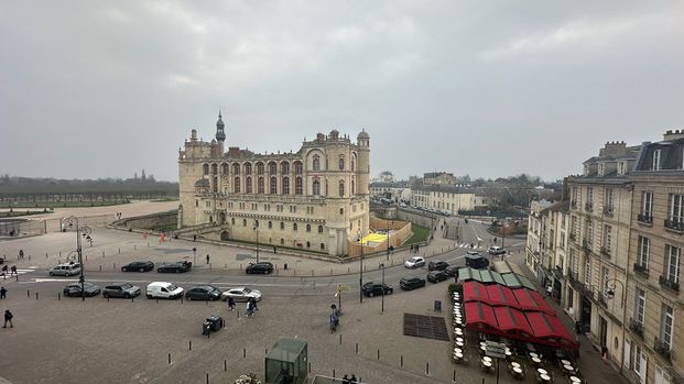 À louer : Appartement spacieux de 5 pièces à Saint-Germain-en-Laye ! - Photo 1