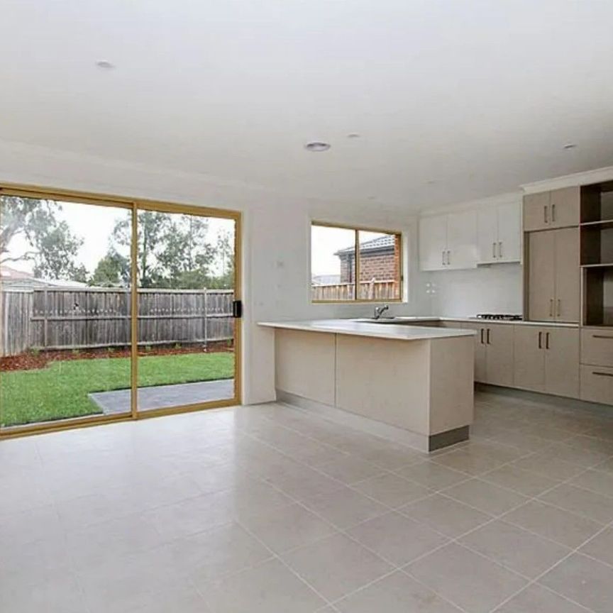 Charming 3-Bedroom Home in South Morang - Photo 1