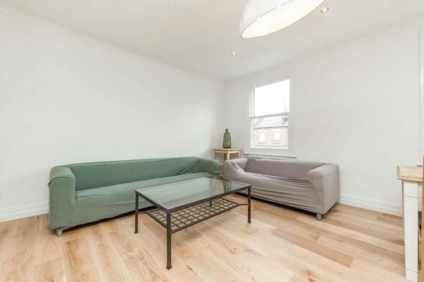 4 bedroom flat to rent - Photo 1
