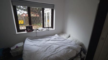 To Rent Baverstock Road, Talbot Village, Poole, BH12 £3,120 pcm Tenancy Info - Photo 3
