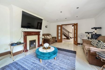 5 bedroom detached house to rent - Photo 3
