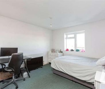 Alderney Gardens, Wickford, Essex, SS11 - Photo 1