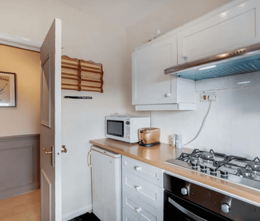 3 bedroom apartment to rent - Photo 2