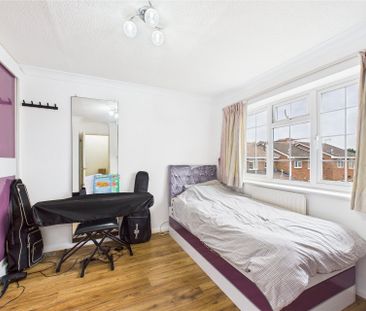 Cranbrook Drive, Berkshire Cranbrook Drive, Berkshire - Photo 1