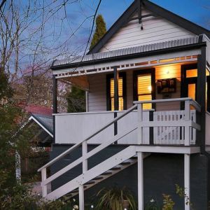 Beautiful Three Bedroom Cottage! - Photo 2