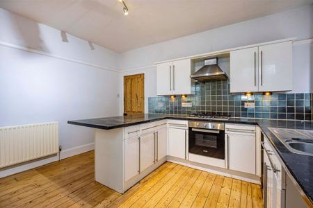 3 bedroom semi-detached house to rent - Photo 2