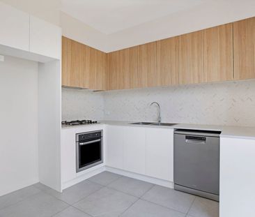 Modern & Bright 3-Bedroom Townhouse in Glenfield - Photo 6