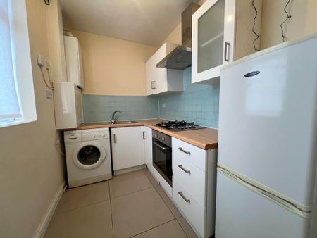 2 bedroom terraced house to rent - Photo 4