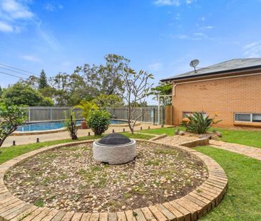 Stunning Split-Level Family Home with Pool & Two Kitchens - Photo 5