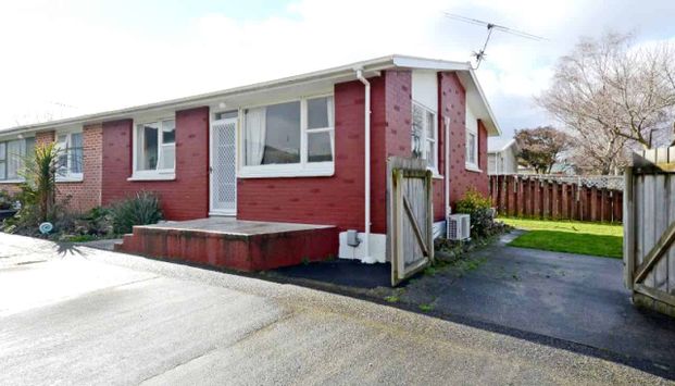 CLOUSTON PARK 2 BEDROOM - Photo 1