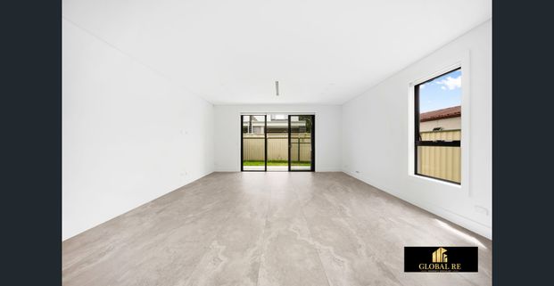 Near New 5 Bedroom House In The Heart Of Canley Heights - Photo 1