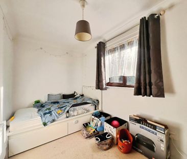 Kiln Way, Badgers Dene, Grays, RM17 - Photo 5