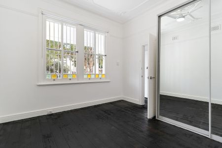 Two Bedroom Semi In the Heart of Bondi Beach - Photo 2