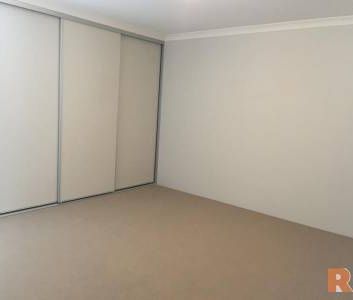 Low Maintenance 2 Bedroom Unit - Photo 1