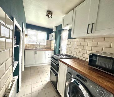 3 bedroom end of terrace house to rent - Photo 3